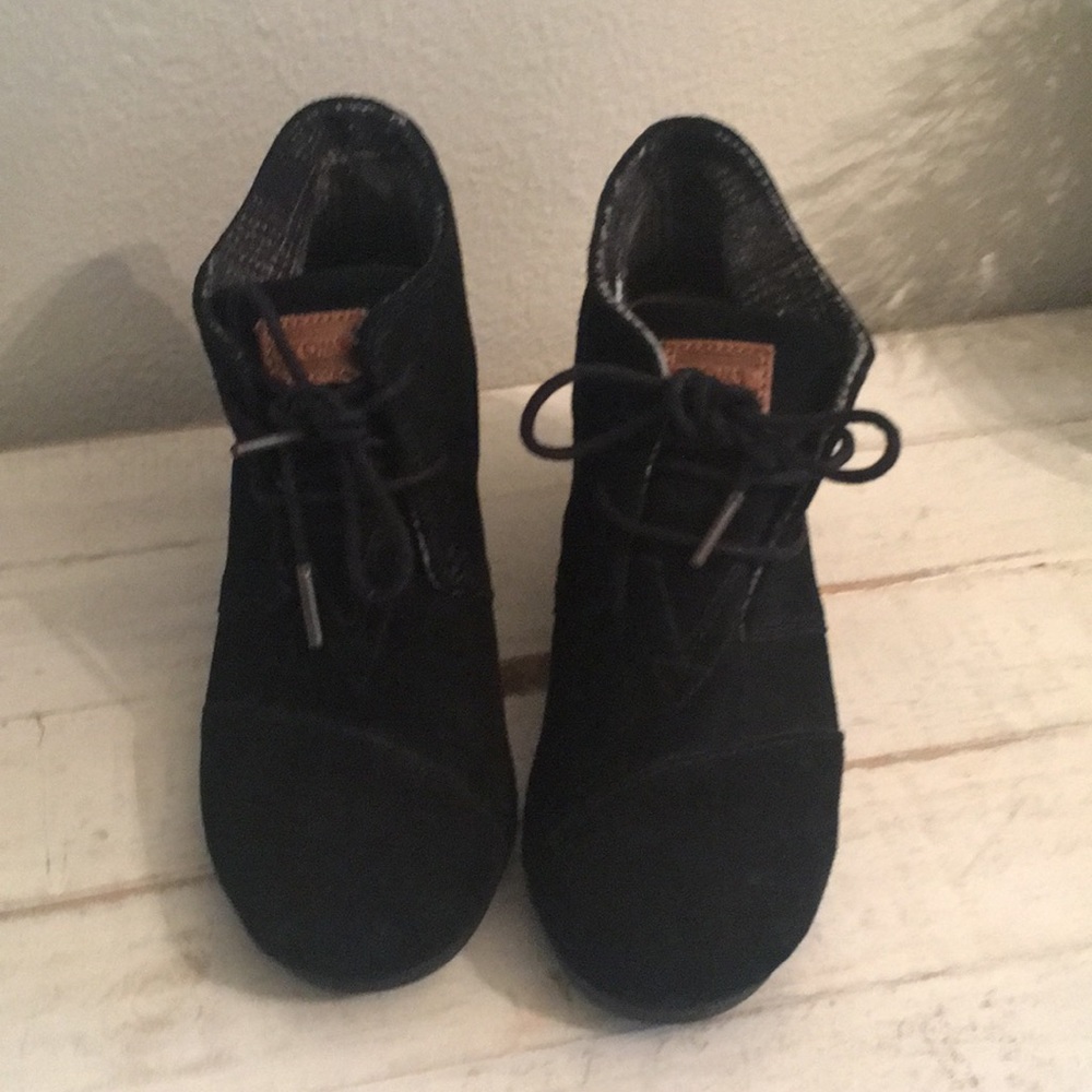 Black leather wedged TOM lace up booties. Size 6.5